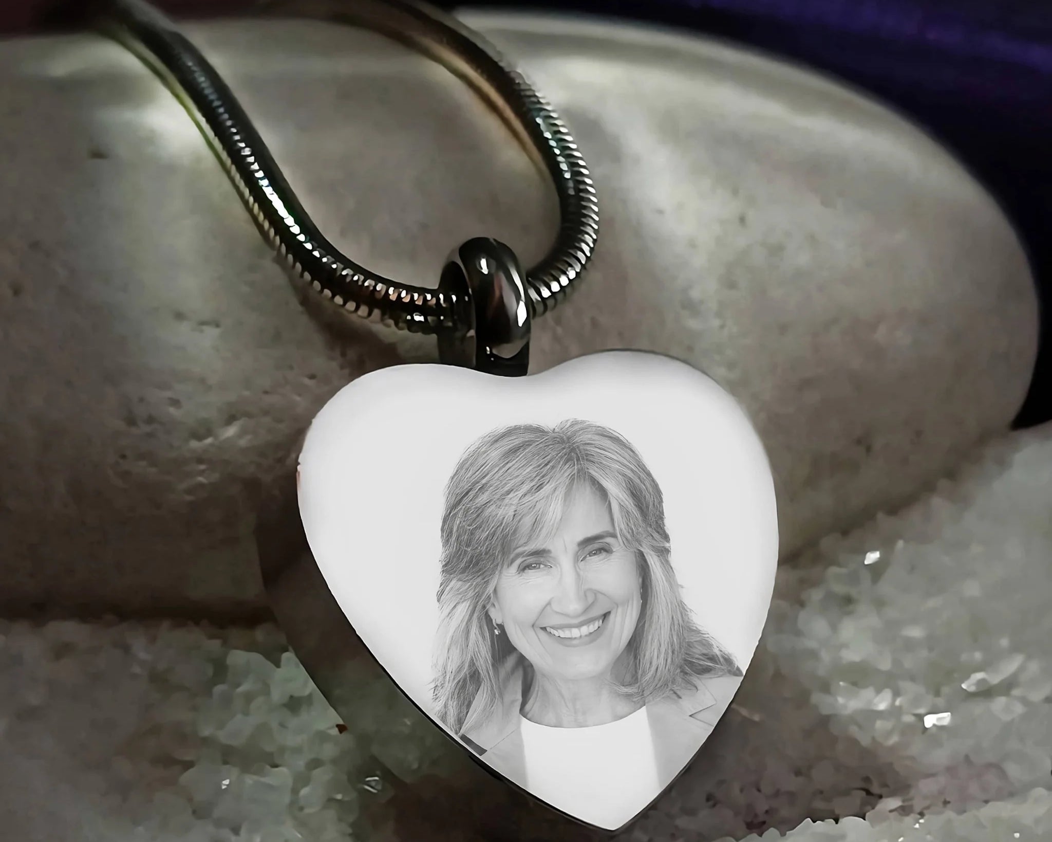 The Emotional Significance of Memorial Jewelry: Honoring Loved Ones