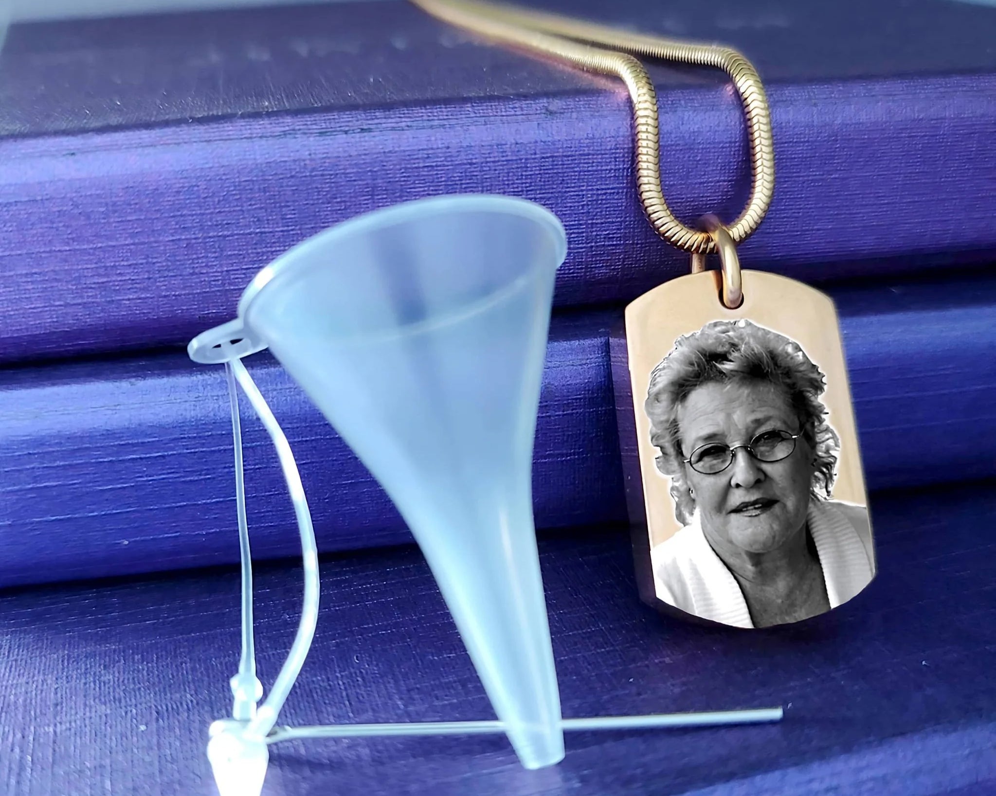 Fashionably Sentimental: Styling Memorial Jewellery with Elegance