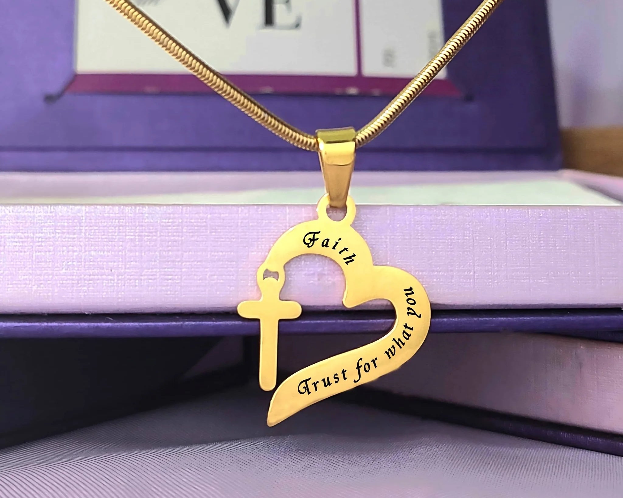 Choosing the Perfect Metal for Memorial Jewellery: A Comprehensive Guide for Memorial Jewellery Seekers