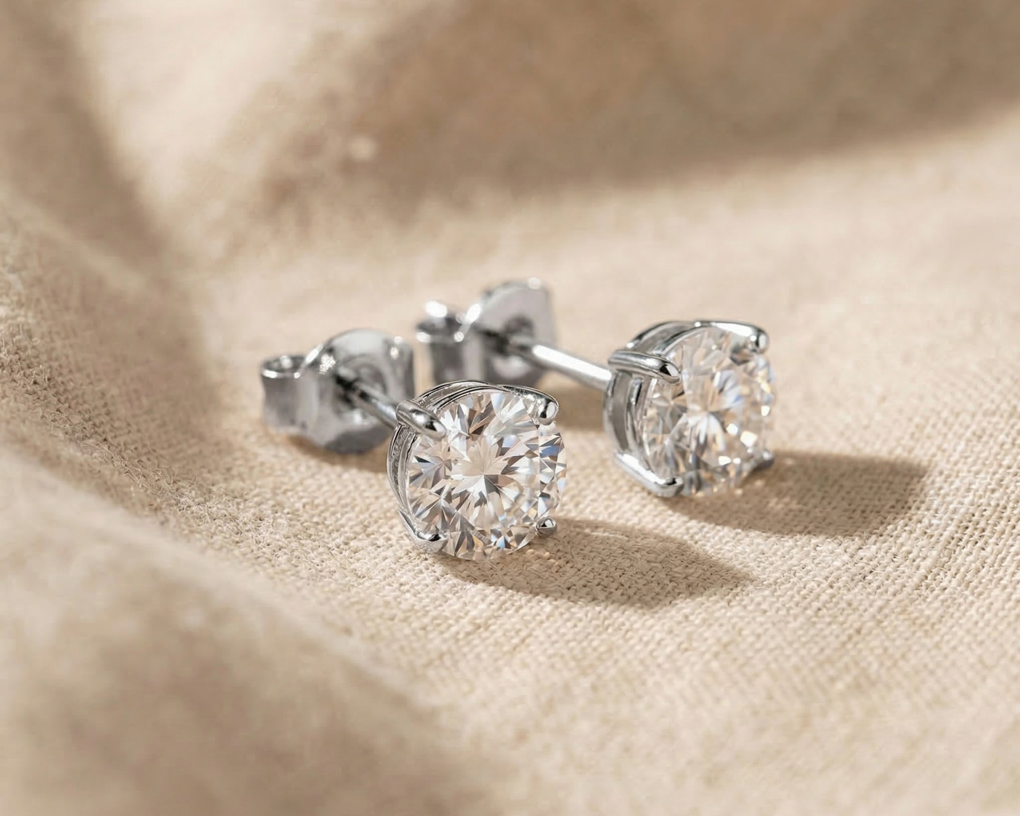 Round stud earrings in silver with sparkling stone, timeless minimalist design